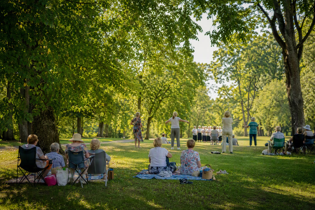 Senjorų piknikas žaliame Sapiegų parke